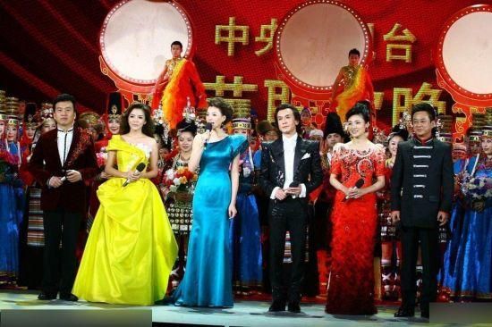 传周涛回归春晚做主持 与董卿同台斗艳|董卿|周涛|春晚_新浪时尚_新浪网