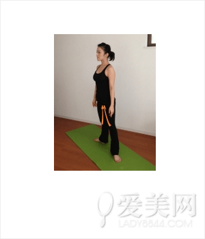 快速绷紧背部肌肉