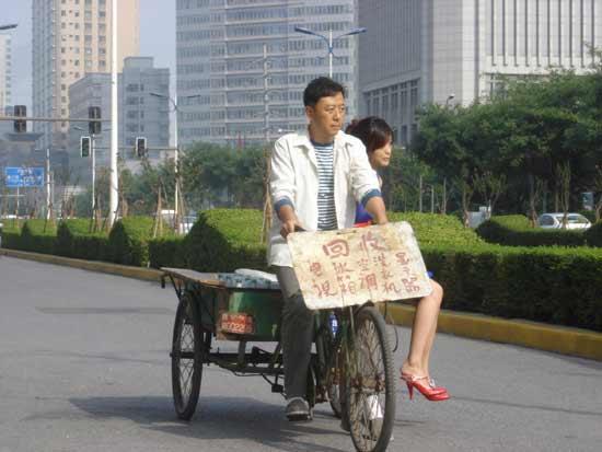 做事上:看上去牛皮哄哄,不善变通,寡言少语,不好接近,实则面冷心