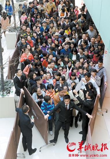 广州保税店开业5000人血拼 部分商品贵过海淘