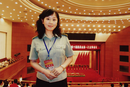 2006年,作为解放军电视中心培养的优秀主持人,冯琳加盟军事龙头节目