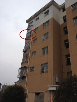 新建县聋哑男子蹊跷坠楼身亡 生前住在5