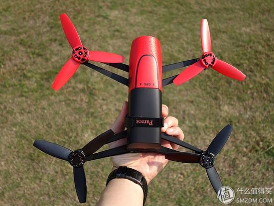 会飞的大眼睛派诺特bebop四轴飞行器开箱评测2