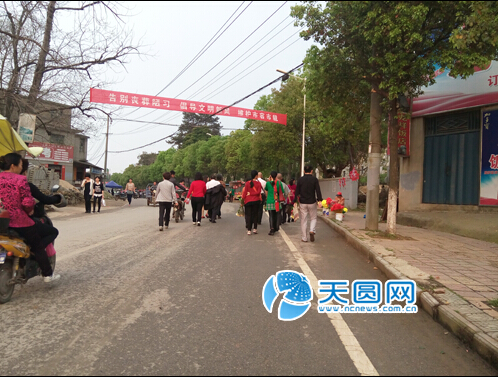 南昌瀛上墓区迎首批祭扫市民 文明祭祀蔚然成风