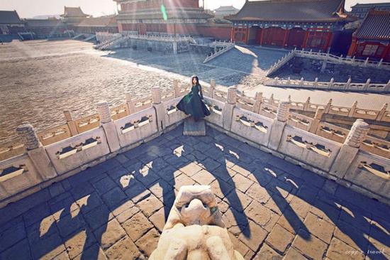 如何在人山人海的景点拍好自己