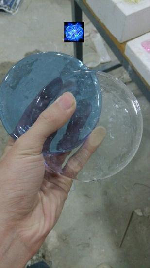 散发着神秘的绿光 魔兽玩家制作琉璃蛋刀