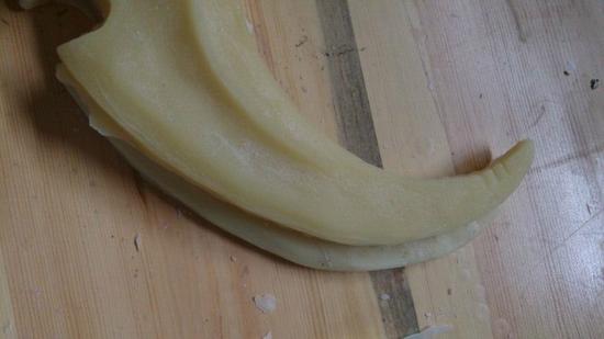 散发着神秘的绿光 魔兽玩家制作琉璃蛋刀