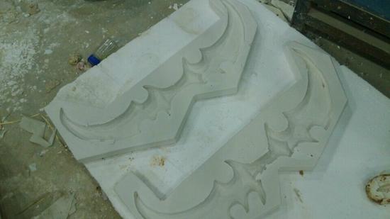 散发着神秘的绿光 魔兽玩家制作琉璃蛋刀