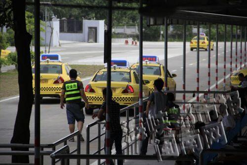 长泰考场科目三考试现场,学员正在准备考试闽南网6月16日讯 对于漳州