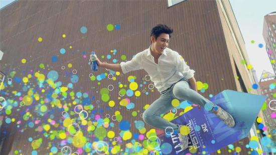 李敏镐玩滑板吊威亚动力十足本月空降广州