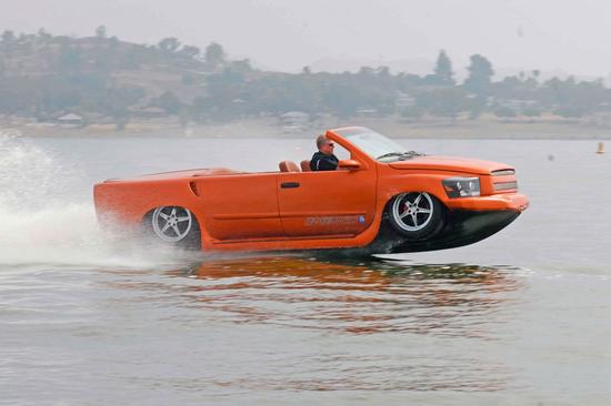 为什么要逼豪车下水变成船