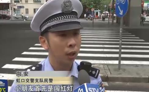 6岁孩童路口玩耍被撞飞 父母不在场负主责