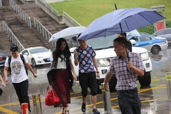 gogoing和小苍共赴杭州看比赛 疑似恋情曝光？