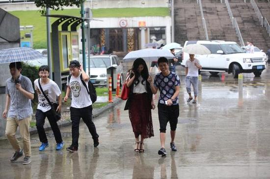 gogoing和小苍共赴杭州看比赛 疑似恋情曝光？