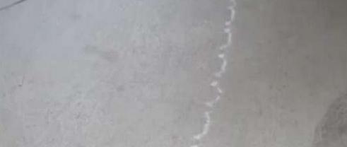 左前轮只剩轮毂002