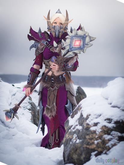 魔兽T9女血精灵术士Cosplay：漫步于银色比武场