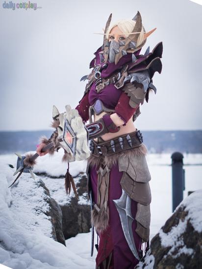 魔兽T9女血精灵术士Cosplay：漫步于银色比武场