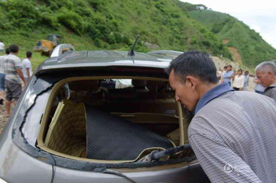 云南临沧一汽车坠江 司机失踪 