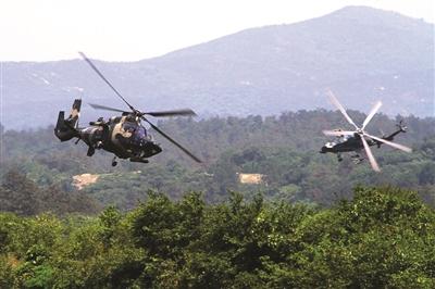 高速一辆轿车突然自燃 某陆航旅奋勇救火 