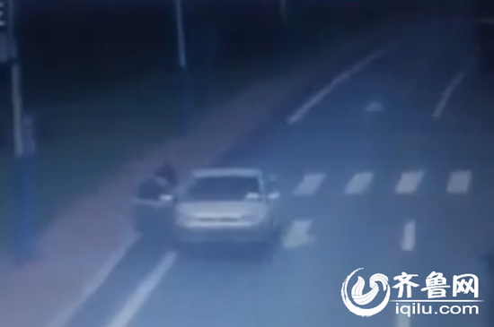 23岁女孩乘黑车遇害 被掐致死疑遭强暴