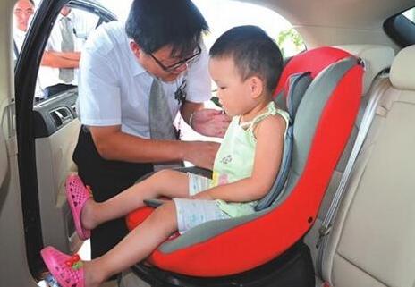 儿童事故频发 强制使用安全座椅迫在眉睫0010