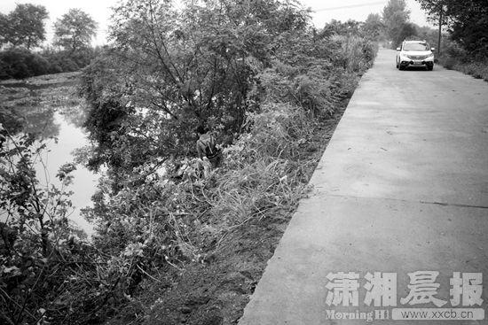 湖南湘潭一面包车坠河一家四代人两死三伤（图）