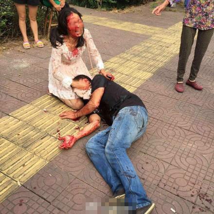 两小孩吵架致大人大打出手 场面血腥(图)