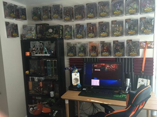 一个暴雪迷的信仰！国外玩家晒实体暴雪藏品