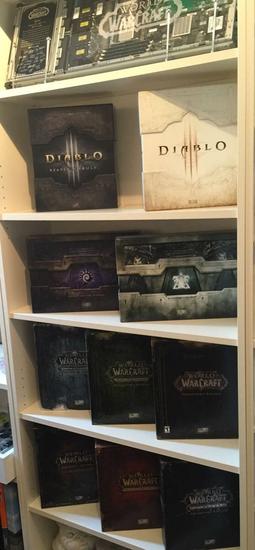 一个暴雪迷的信仰！国外玩家晒实体暴雪藏品