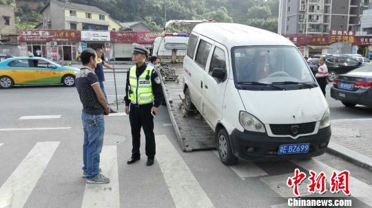 湖北一私家车违章316条扣1762分车主称不知情