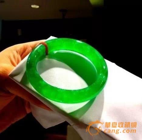 顶级高端翡翠：帝王绿翡翠有哪些特点