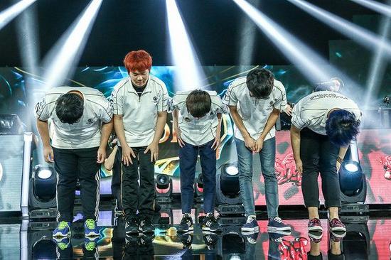 现场图集：IG击败AHQ终于松了一口气