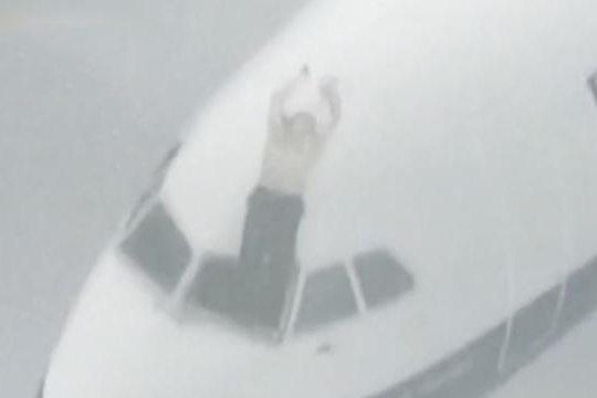 川航机长有多牛 看这部纪录就懂了