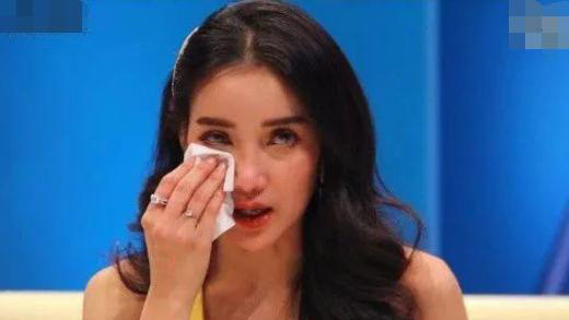 女星曝离奇身世：哥哥是生父，母亲是……