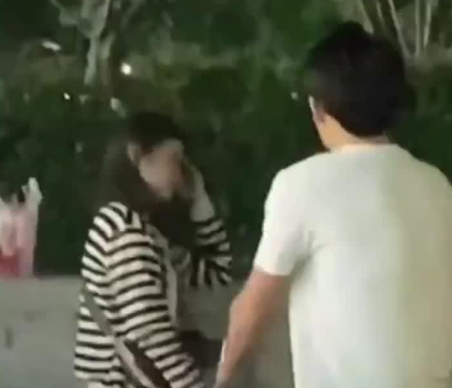 女方要30万彩礼150万房子 男子当街崩溃：你还让我活吗？