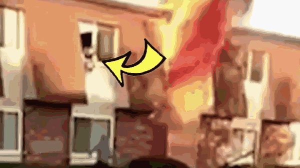 救11个月宝宝 妈妈将其从窗口抛出