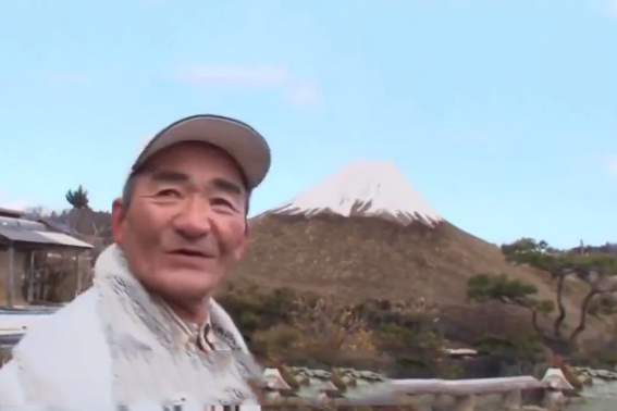 爆笑！日本老人建造“富士山”为这事！