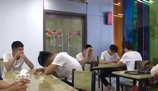 6名高考生被困酒店电梯 错失英语考试