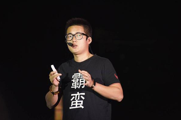 北大研究生毕业后卖米粉 被董明珠怒斥