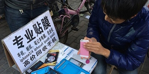 苏宁免费贴膜冲击街边贴膜摊