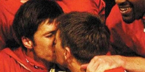 足球地带:盘点足坛好基友组合