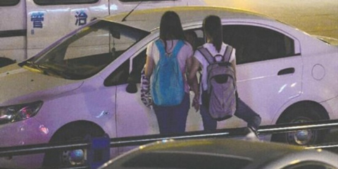 当代女大学生为何经常“上错车”
