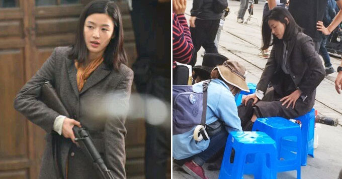 组图:全智贤剪短发拍戏 片场助理帮穿鞋