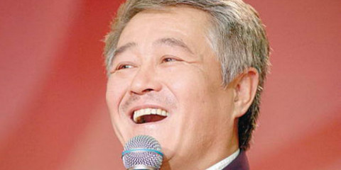多次缺席文艺座谈会、妻儿移居新加坡 赵本山陷入危机？