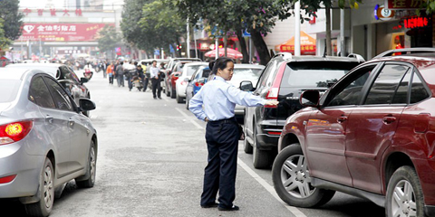 南宁史上最贵停车收费标准 网友：能再贵点吗