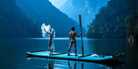 张家界文联主席发文叫好“裸体婚纱”