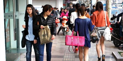 武汉人的世界难题:明天穿什么