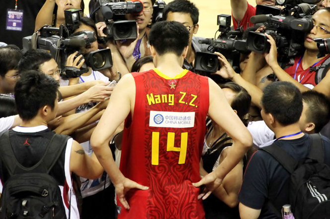 鞠躬尽瘁 王治郅国家队生涯回顾