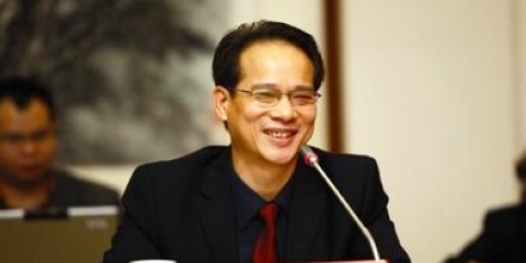 东莞女按摩师曾遭太子辉试钟