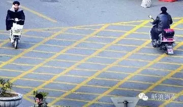 老司机：如何在六种特殊的路段安全掉头